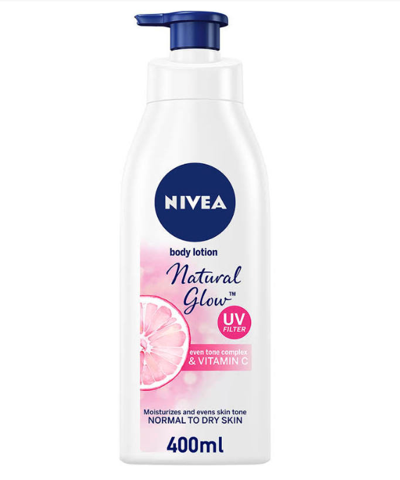 نيفيا لوشن الجسم المتوهج الطبيعي، لون موحد، فيتامين C للحماية من الشمس و التفتيح